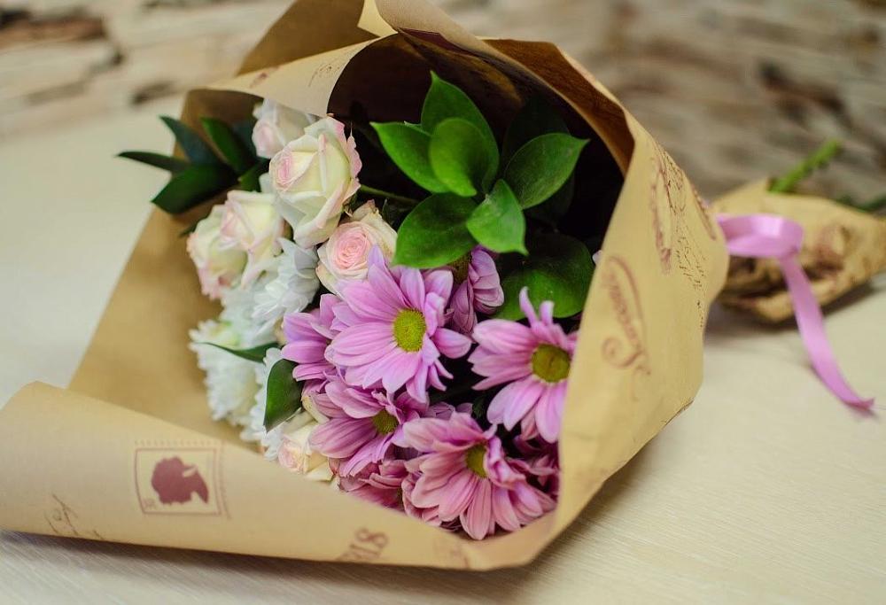 Букет цветов из: Розы и Хризантемы в Усть-Донецком