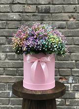 Цветочная композиция из Гипсофила и Розы в шляпной коробке в Усть-Донецком