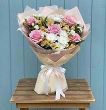 Букет цветов из:  Гвоздики, Орхидеи и Розы #REPLACE_PRED# Усть-Донецком