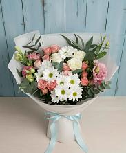 Букет цветов из:  Розы, Лизиантусы и Хризантемы в Усть-Донецком