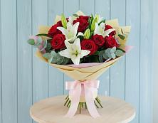 Букет цветов из:  Лилии и Розы в Усть-Донецком