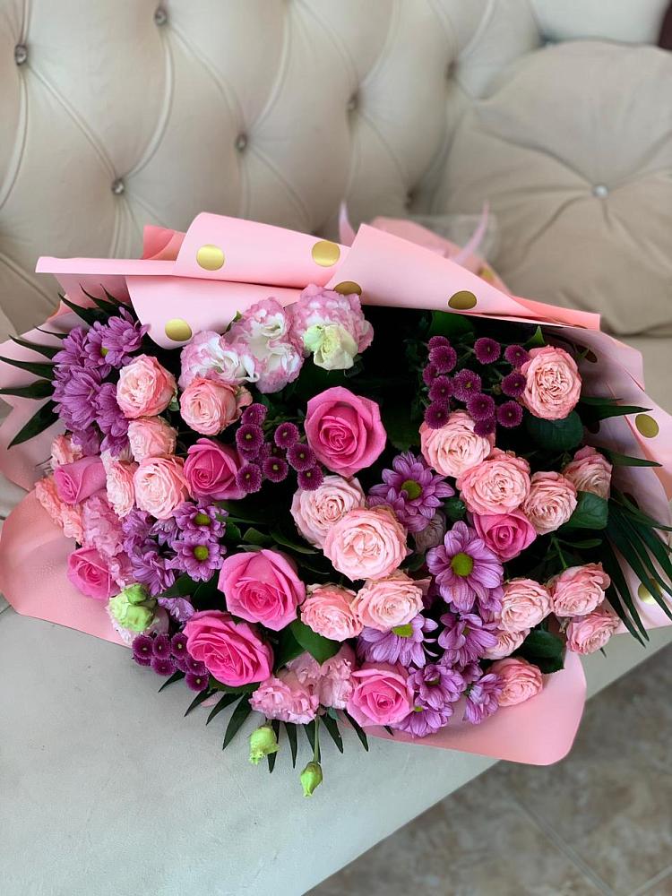 Букет цветов из: Хризантемы, Розы и Лизиантусы в Усть-Донецком