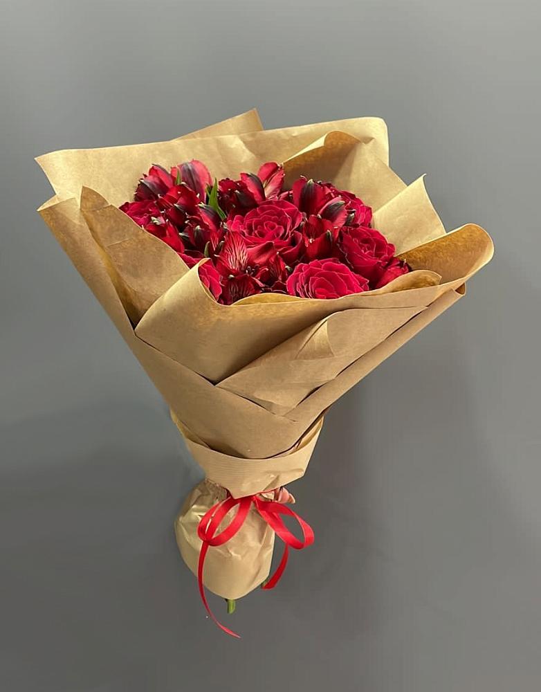 Букет цветов из: Альстромерии и Розы в Усть-Донецком