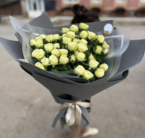 Букет Белые кустовые розы Солинеро в Усть-Донецком