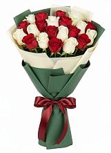 Букет Микс из красных и белых роз в Усть-Донецком