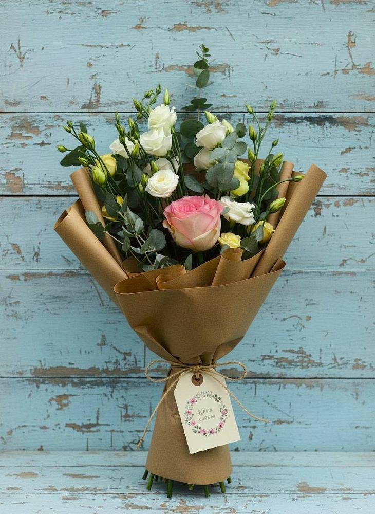 Букет цветов из: Розы и Лизиантусы в Усть-Донецком