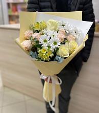 Букет цветов из:  Альстромерии, Розы и Хризантемы в Усть-Донецком