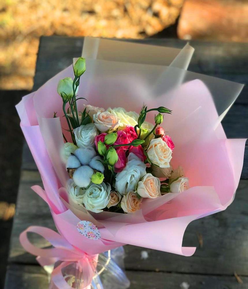 Букет цветов из: Розы и Лизиантусы в Усть-Донецком