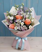Букет цветов из:  Лизиантусы, Розы, Альстромерии и Гипсофила в Усть-Донецком