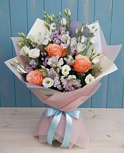 Букет цветов из:  Лизиантусы, Розы, Альстромерии и Гипсофила в Усть-Донецком