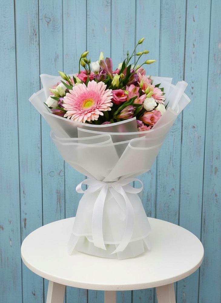 Букет цветов из: Герберы, Альстромерии и Лизиантусы в Усть-Донецком