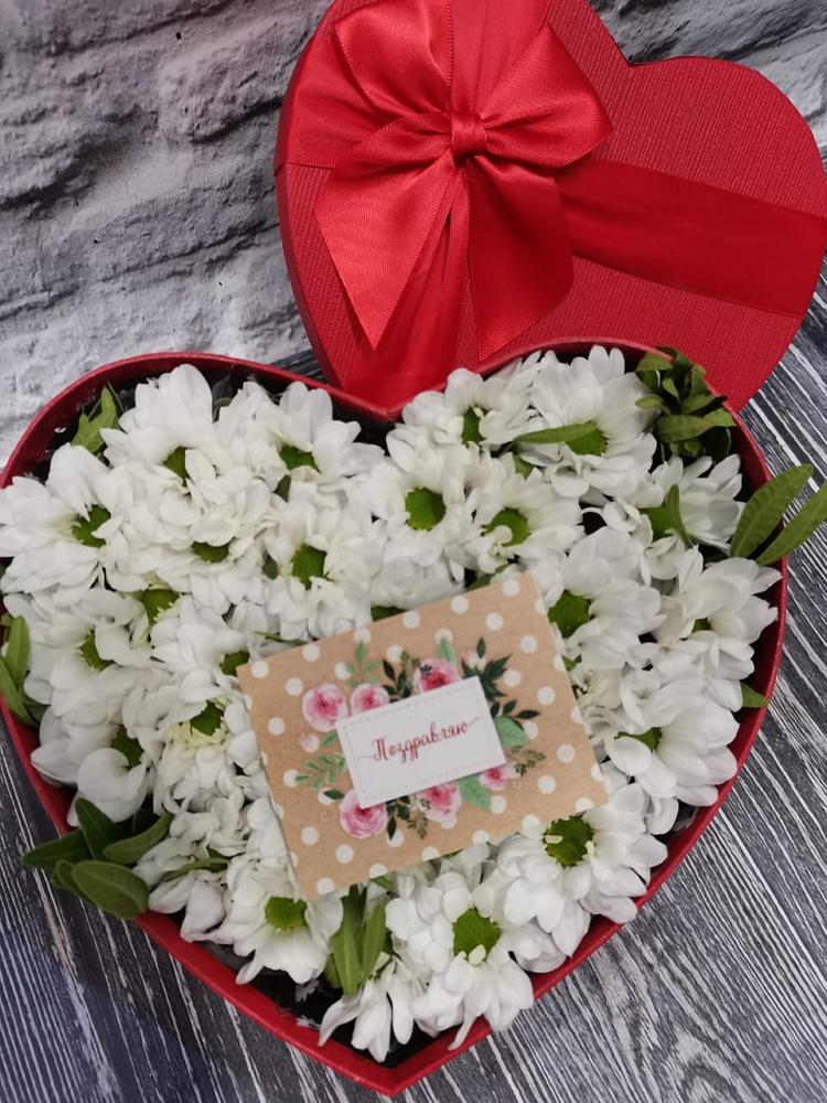 Цветочная композиция из Хризантемы в виде сердца в Усть-Донецком