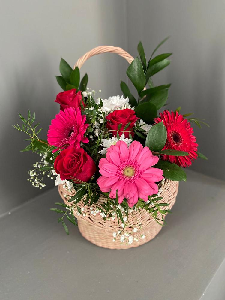 Цветочная композиция из Розы, Хризантемы и Герберы в корзине в Усть-Донецком