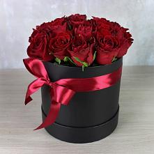 Цветочная композиция из Розы в шляпной коробке в Усть-Донецком