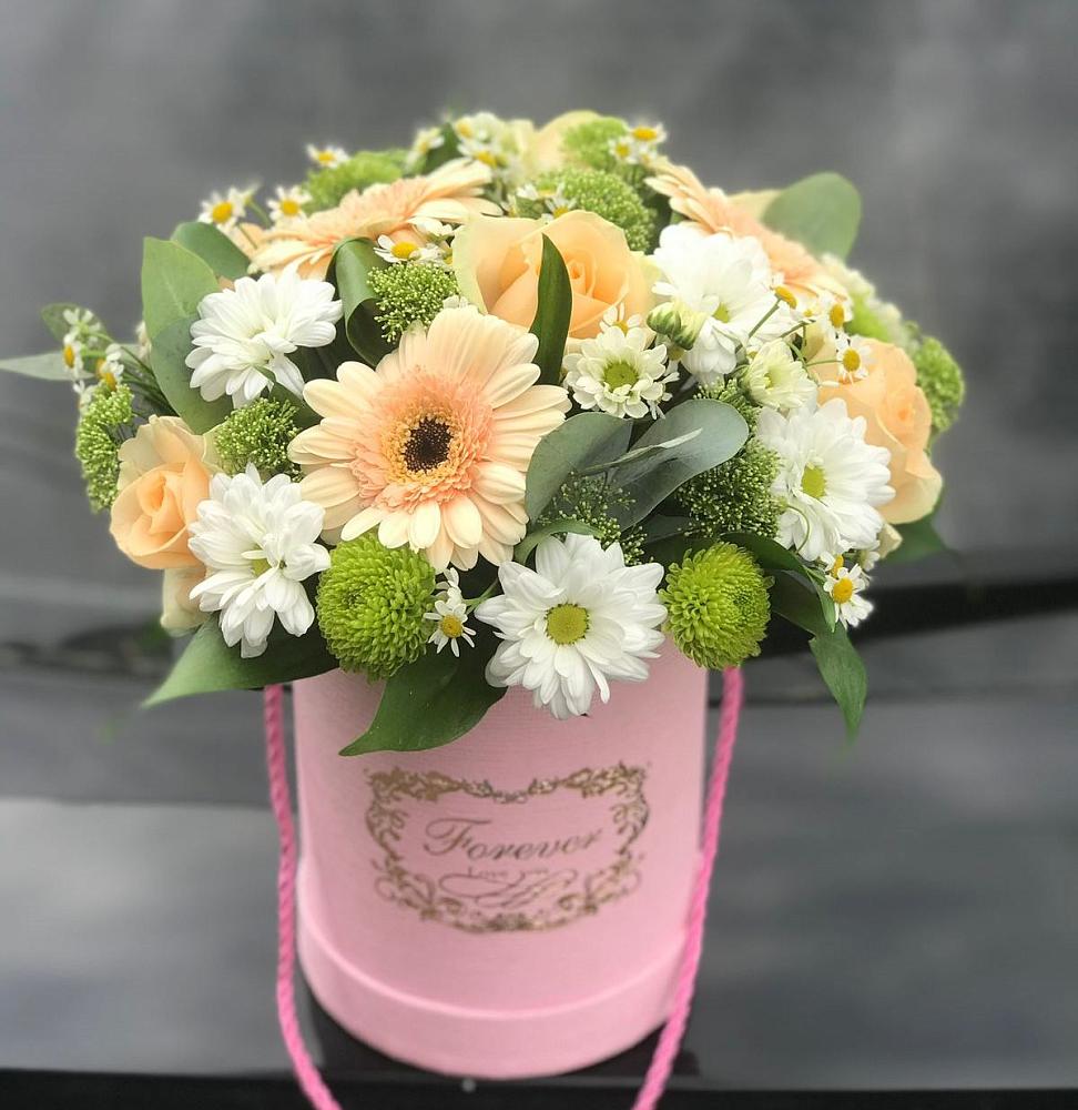 Цветочная композиция из Розы, Герберы и Хризантемы в шляпной коробке в Усть-Донецком