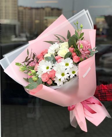 Букет цветов из: Розы, Лизиантусы и Хризантемы в Усть-Донецком