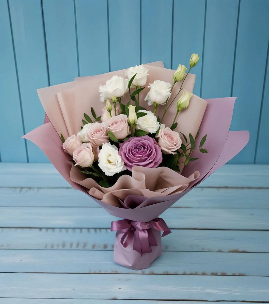 Букет цветов из: Розы и Лизиантусы в Усть-Донецком