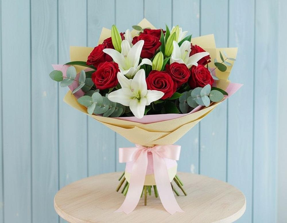 Букет цветов из: Лилии и Розы в Усть-Донецком